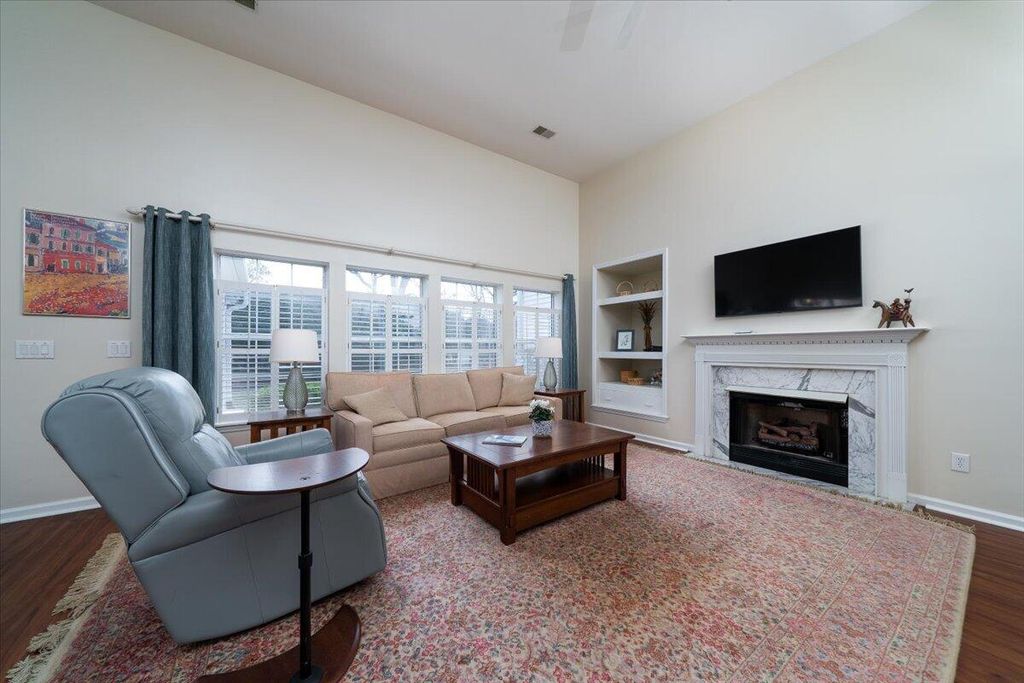 Image 7 of property listing at 1301 Sassafrass Circle, Mount Pleasant, SC 29466