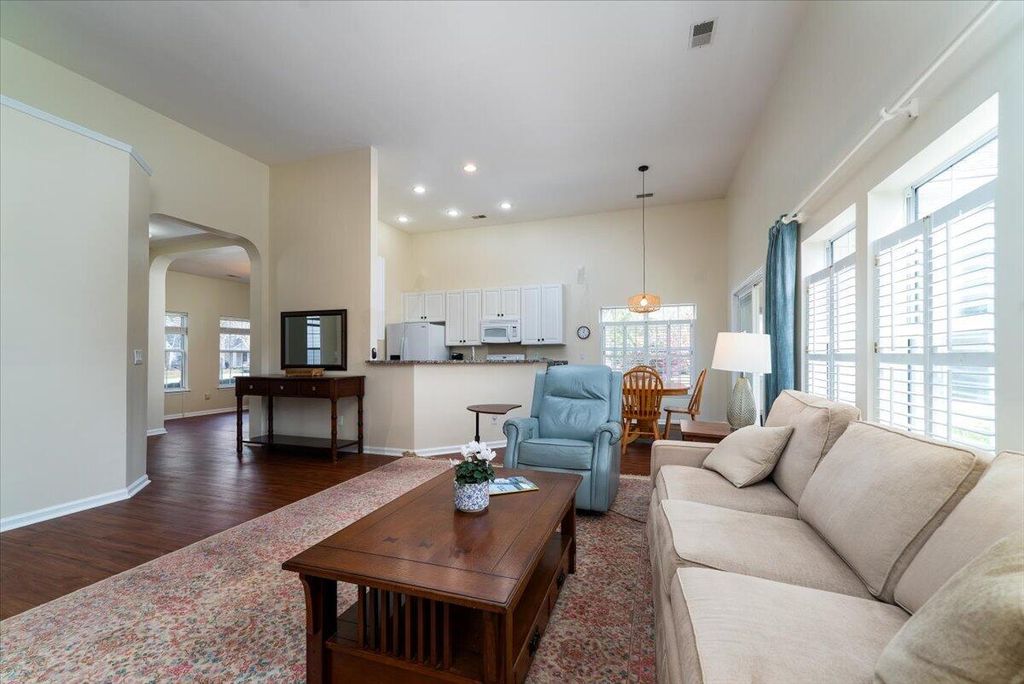 Image 9 of property listing at 1301 Sassafrass Circle, Mount Pleasant, SC 29466