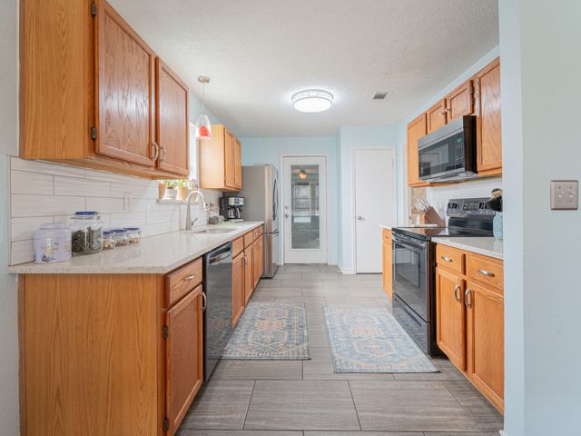 8236 Mark Lane, Watauga, TX 76148