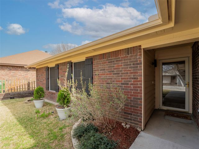 8236 Mark Lane, Watauga, TX 76148
