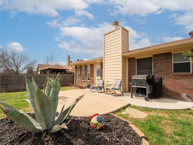 8236 Mark Lane, Watauga, TX 76148