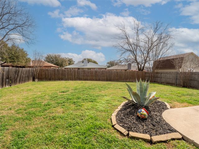 8236 Mark Lane, Watauga, TX 76148
