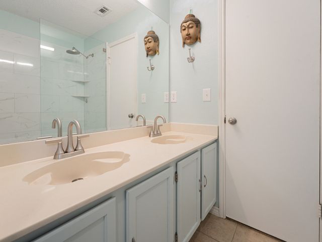 8236 Mark Lane, Watauga, TX 76148