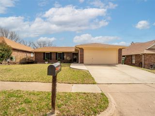 8236 Mark Lane, Watauga, TX 76148