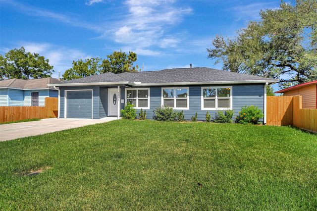 1307 Belshire Road, Pasadena, TX 77502