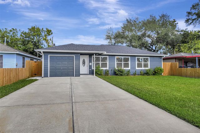 1307 Belshire Road, Pasadena, TX 77502