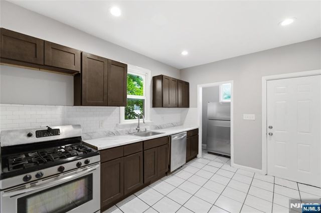 318 Grove Street, Newark, NJ 07103