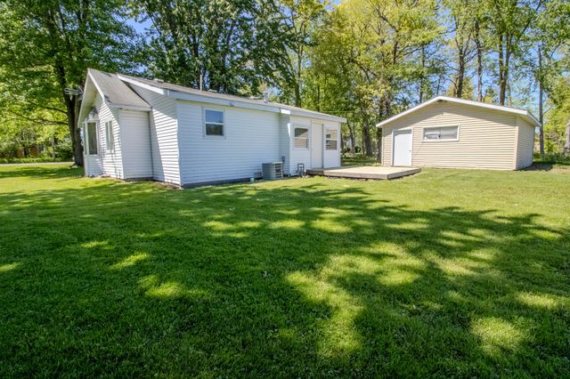 5374 S State Road 10, Knox, IN 46534