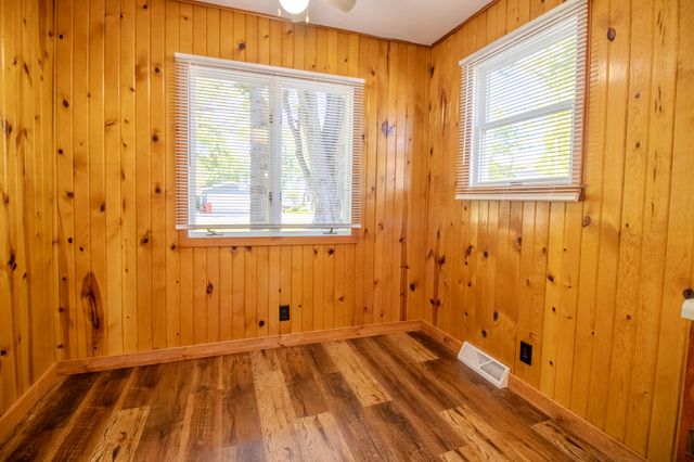 5374 S State Road 10, Knox, IN 46534