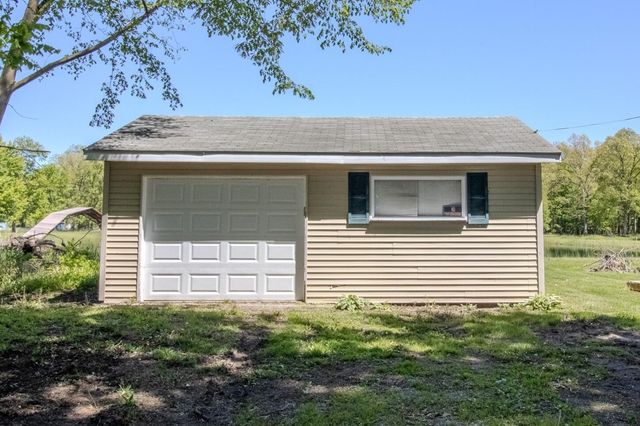 5374 S State Road 10, Knox, IN 46534