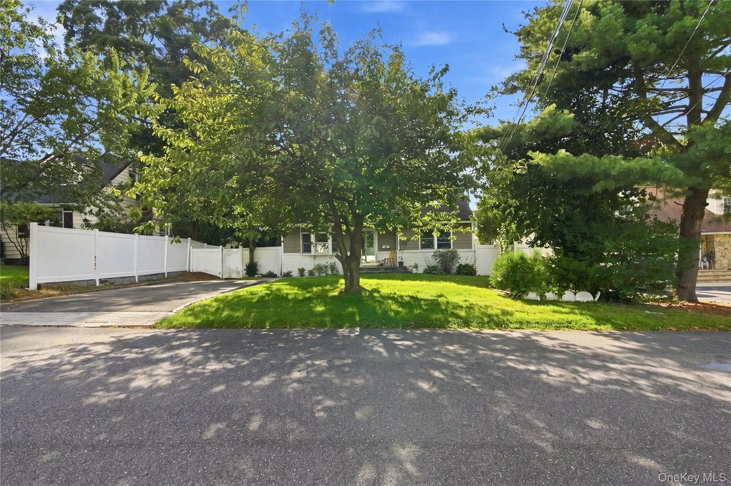 15 Nathan Place, Huntington Station, NY 11746 — photo 5