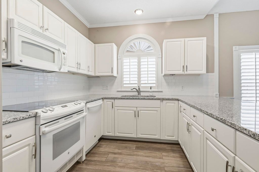 4761 Wild Iris Dr Apt 302, Myrtle Beach, SC 29577 — photo 2