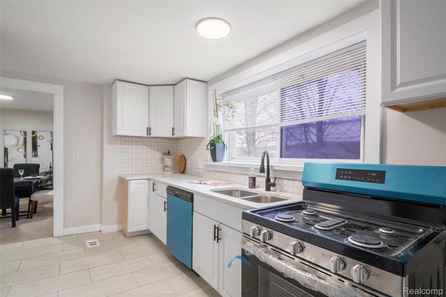 8210 Westpoint Street, Taylor, MI 48180
