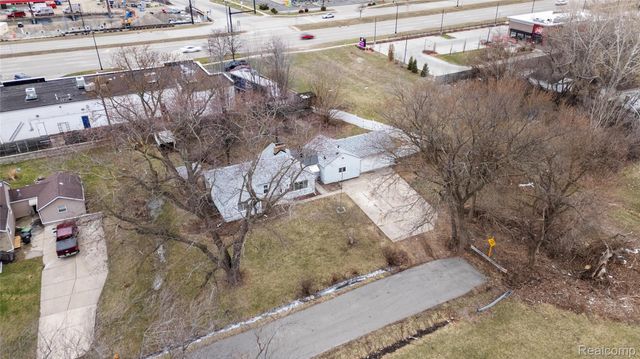 8210 Westpoint Street, Taylor, MI 48180
