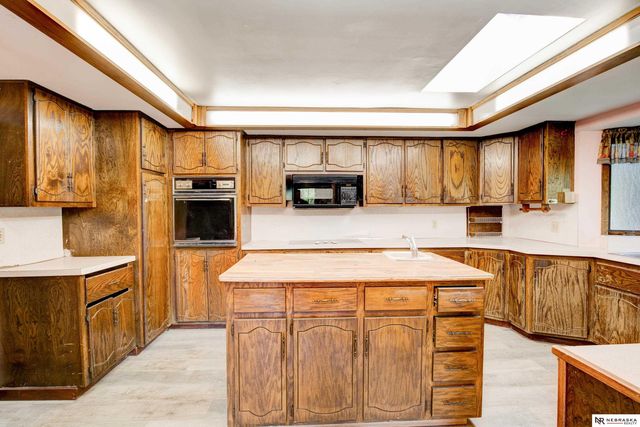 9861 N 60th Street, Omaha, NE 68152