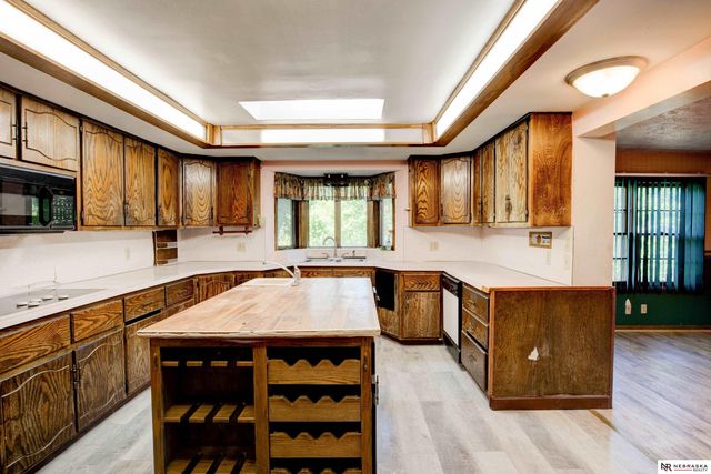 9861 N 60th Street, Omaha, NE 68152