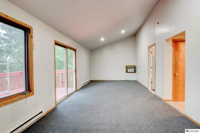 9861 N 60th Street, Omaha, NE 68152