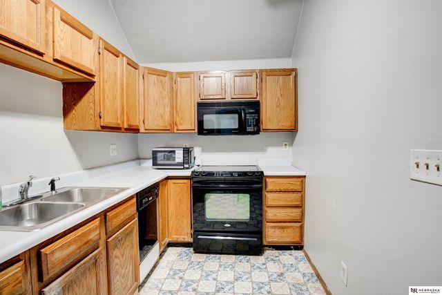 9861 N 60th Street, Omaha, NE 68152