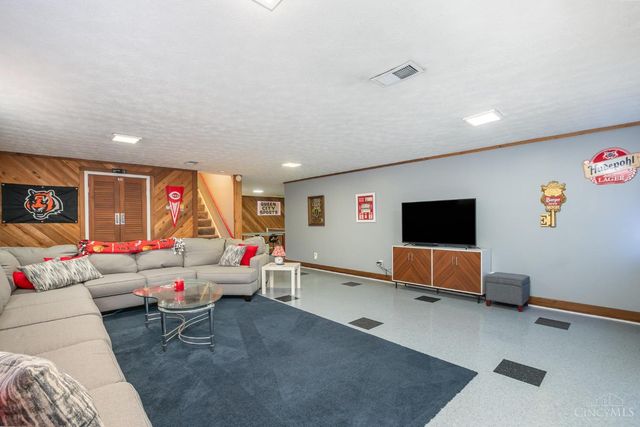 5912 Cleves Warsaw Pike, Green Twp, OH 45233