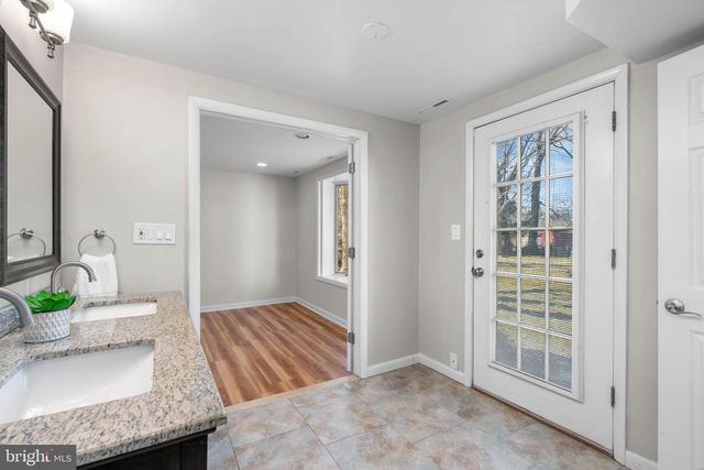 512 BRIAR LN, Newark, DE 19711