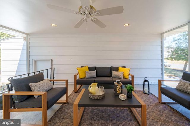 512 BRIAR LN, Newark, DE 19711