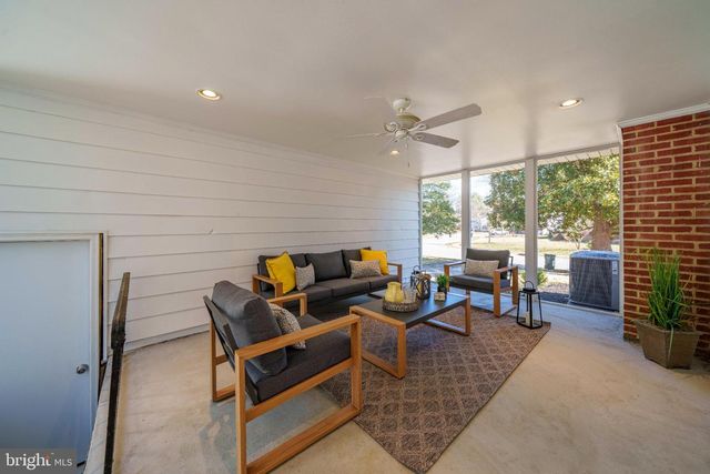 512 BRIAR LN, Newark, DE 19711