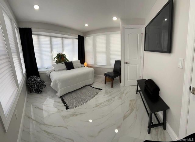 53 Lee Avenue, Valley Stream, NY 11581