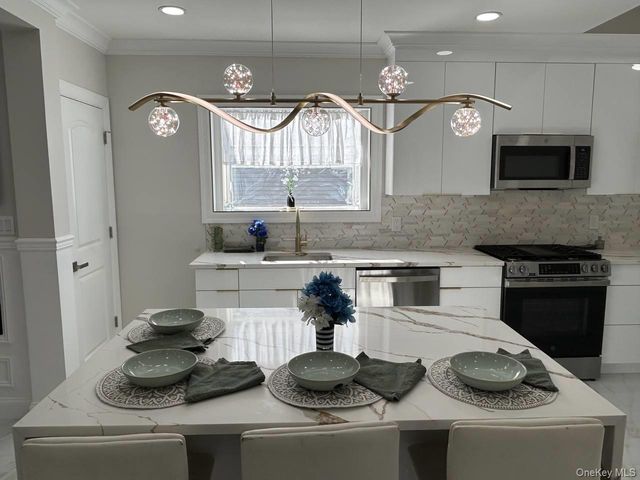 53 Lee Avenue, Valley Stream, NY 11581