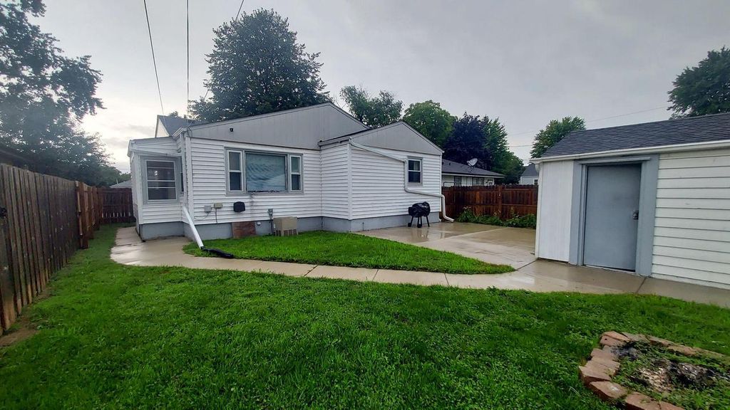 1405 15th AVENUE, South Milwaukee, WI 53172