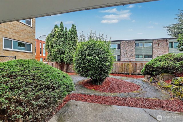 315 13th Avenue E, Seattle, WA 98102