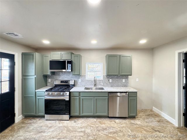 1020 N Vinita Avenue, Tahlequah, OK 74464