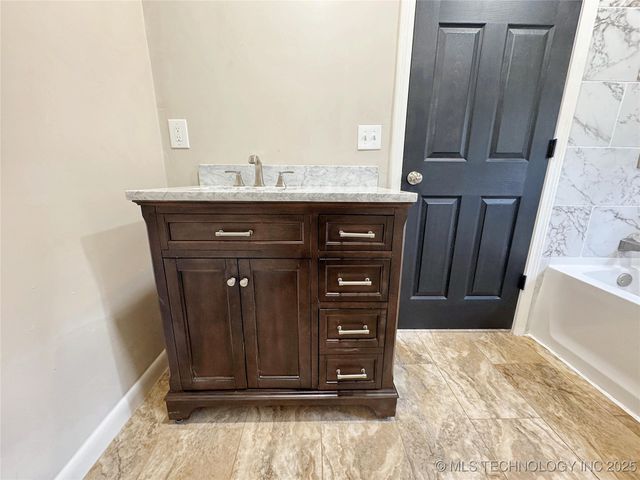 1020 N Vinita Avenue, Tahlequah, OK 74464