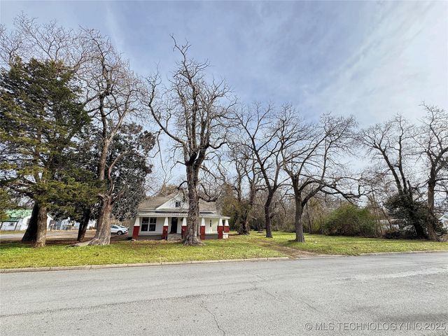 1020 N Vinita Avenue, Tahlequah, OK 74464