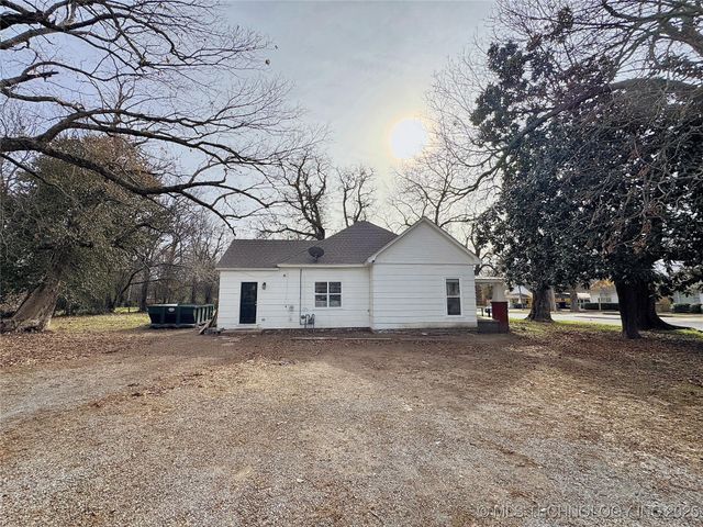 1020 N Vinita Avenue, Tahlequah, OK 74464