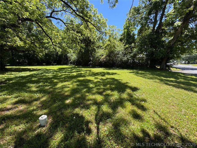 1020 N Vinita Avenue, Tahlequah, OK 74464