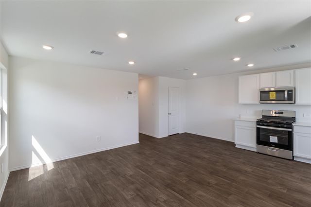 167 Safflower DR, Uhland, TX 78640