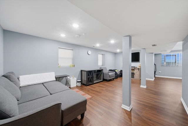 2240 Highland Avenue, Berwyn, IL 60402