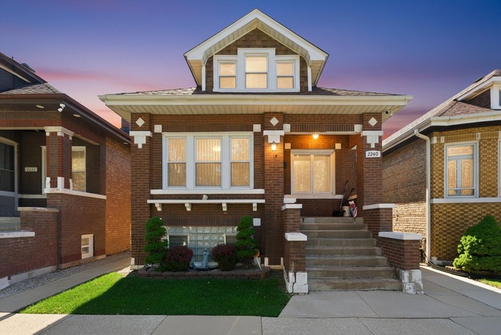 2240 Highland Avenue, Berwyn, IL 60402