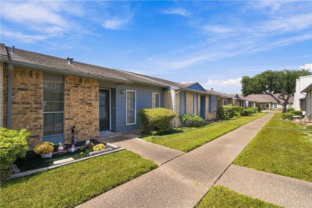 1818 Rodd Field I5, Corpus Christi, TX 78412 — photo 2