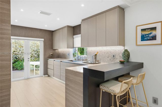 1220 W 21st St, Miami Beach, FL 33140