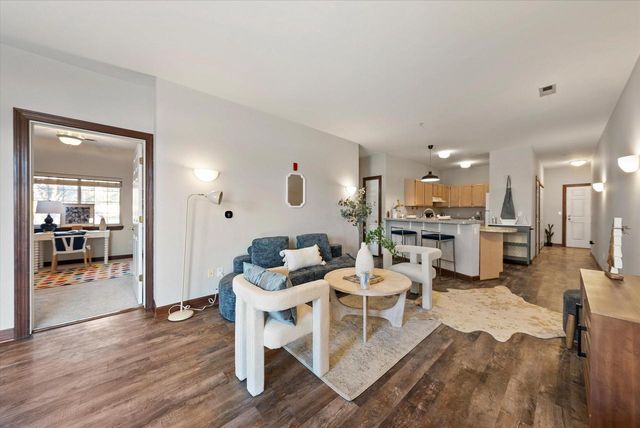 7224 W State STREET, Wauwatosa, WI 53213