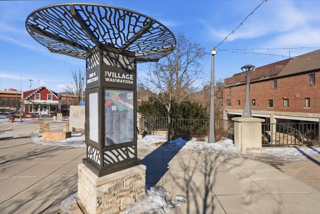 7224 W State STREET, Wauwatosa, WI 53213