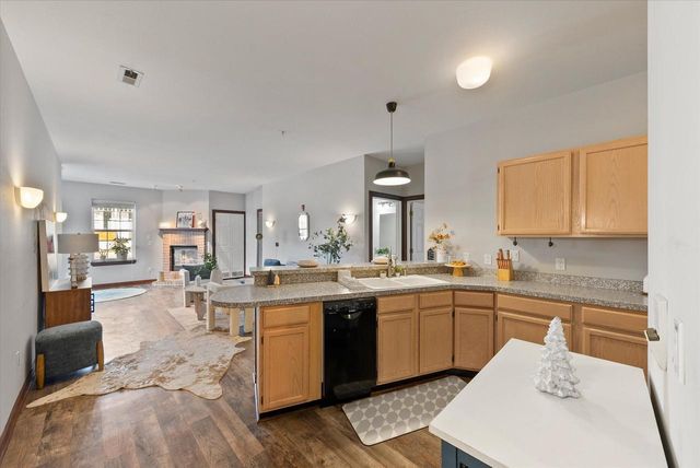 7224 W State STREET, Wauwatosa, WI 53213