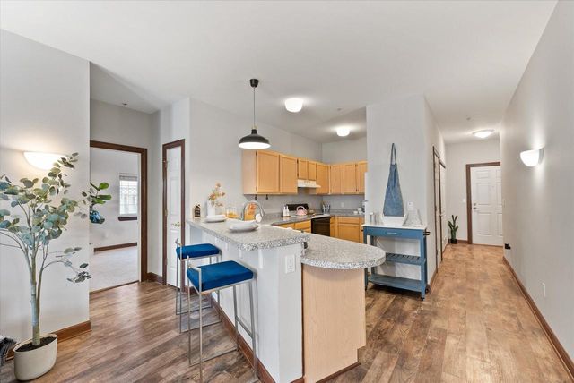 7224 W State STREET, Wauwatosa, WI 53213