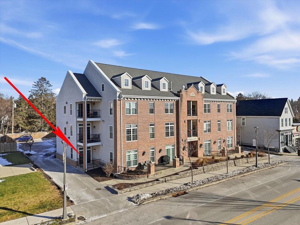 7224 W State STREET, Wauwatosa, WI 53213