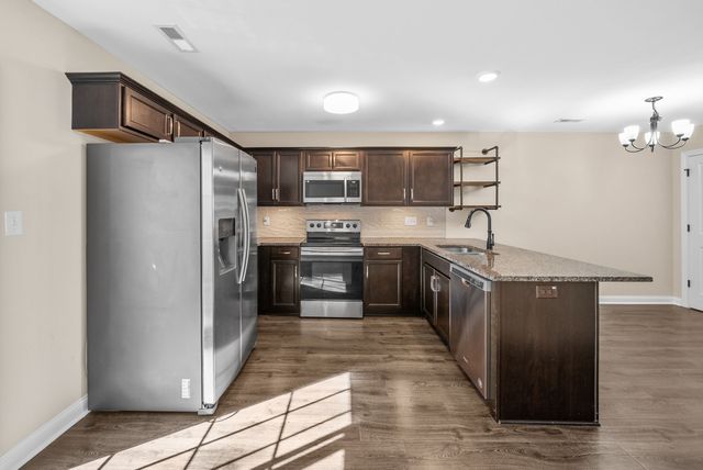 215 Alexander Blvd, Clarksville, TN 37040