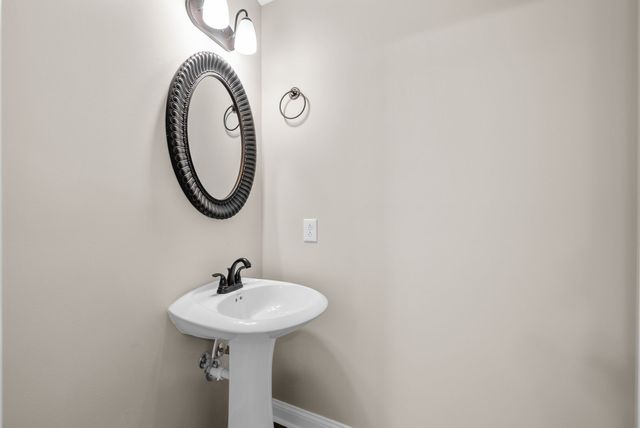 215 Alexander Blvd, Clarksville, TN 37040