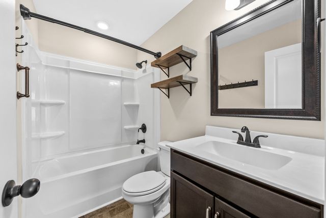 215 Alexander Blvd, Clarksville, TN 37040