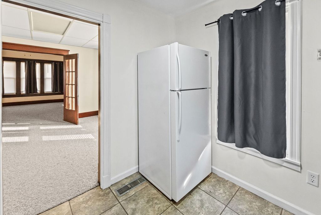 Image 21 of property listing at 527 E 4th Street, Centralia, IL 62801