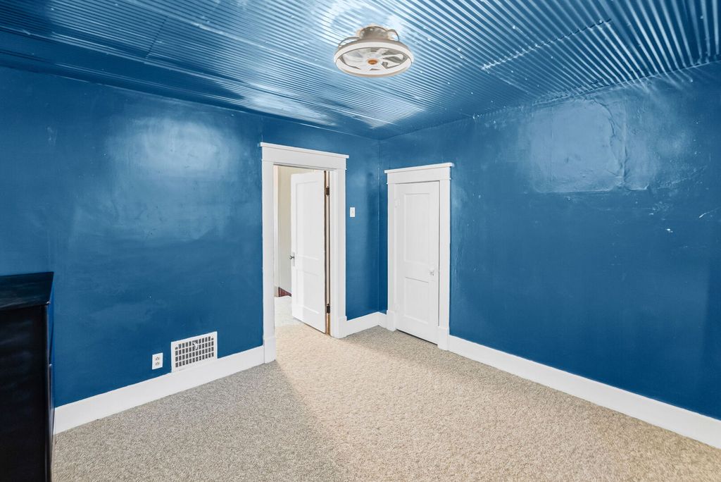 Image 27 of property listing at 527 E 4th Street, Centralia, IL 62801